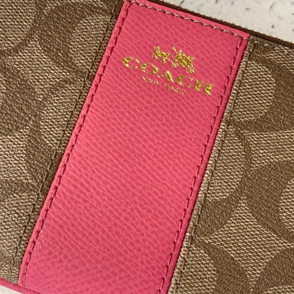 COACH Corner Zip Wristlet In Signature Canvas Khaki / Dahlia F64233 - Picture 5 of 6